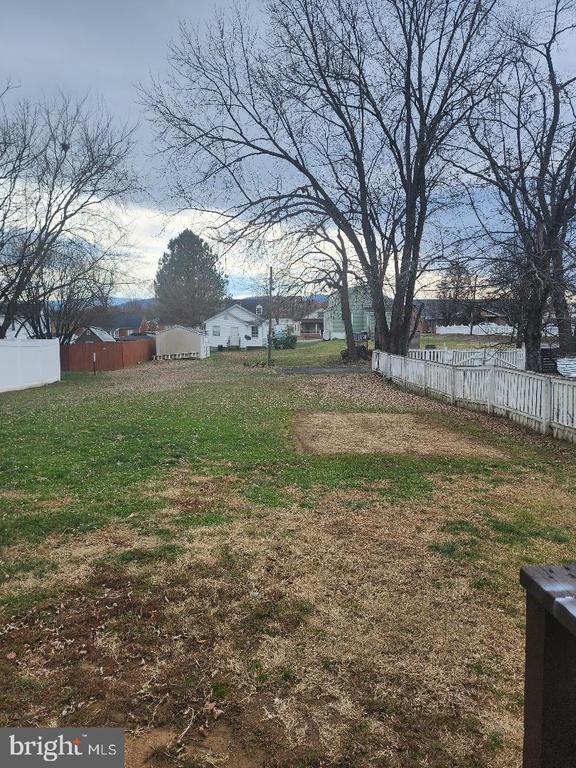 Building Photo - 130 W 13th St