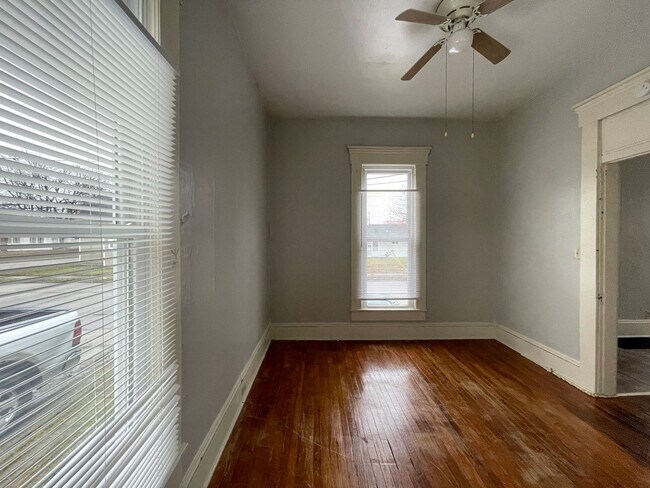 Building Photo - PRELEASING for AUGUST! Close to Campus: In-Unit Washer/Dryer + LOFT