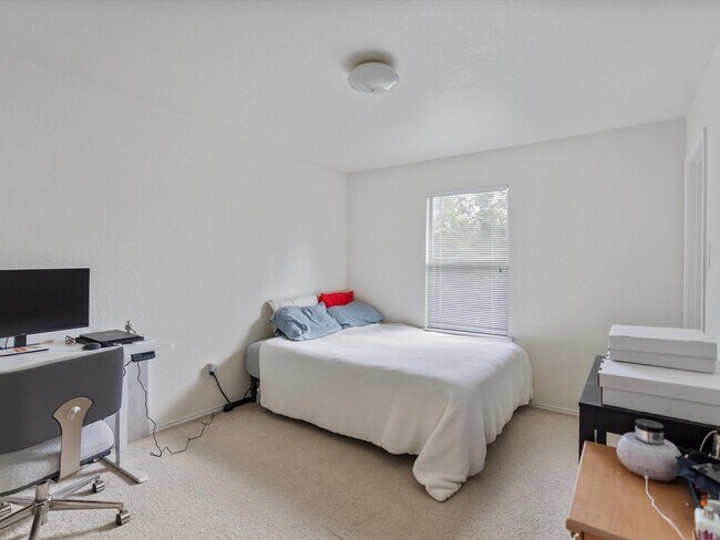 Building Photo - 5143 Roth Forest Ln