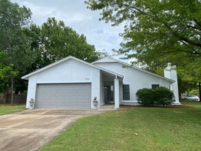 Building Photo - 3 bedroom house with 2 baths in Broken Arrow!!