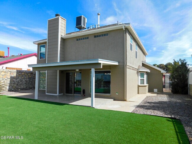 Building Photo - 617 Colchester Dr