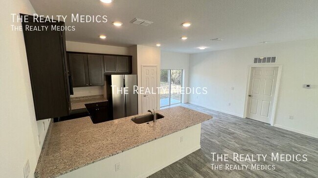 Building Photo - 1651 Welland St SE