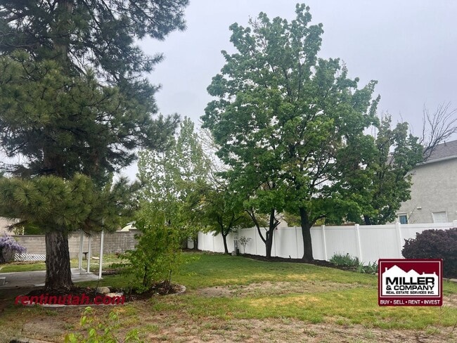 Building Photo - Beautiful newly remodeled home in Sandy Fo...