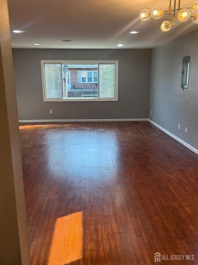 Building Photo - 354 Bruck Ave