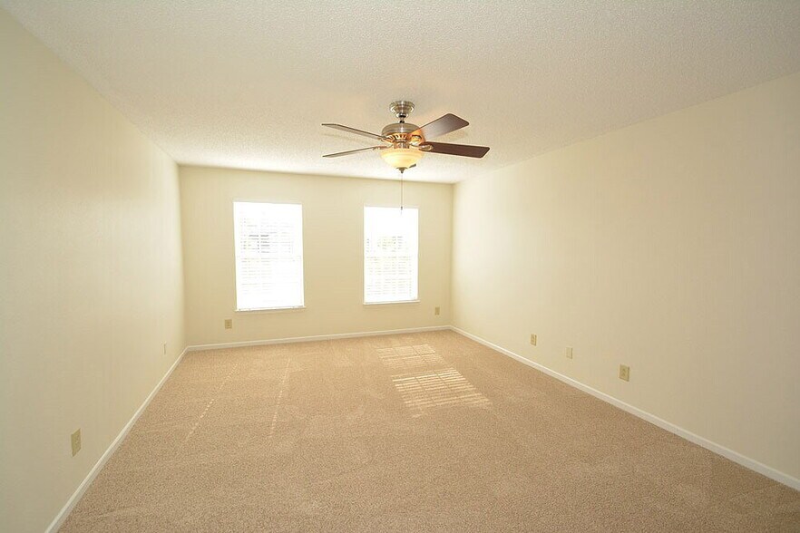 Building Photo - 15459 Border Dr