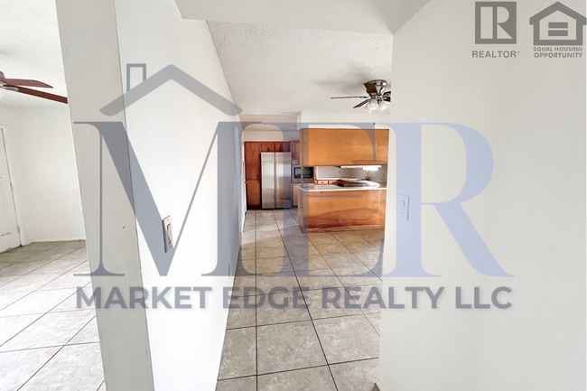 Building Photo - 3Bed/2Bath Apartment at 48th St/Thomas! Move-In Ready on 05/14/2026!--FENCED-IN YARD! NO HOA!