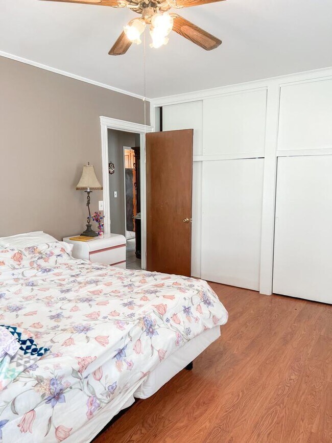 Building Photo - 27 Hudson St