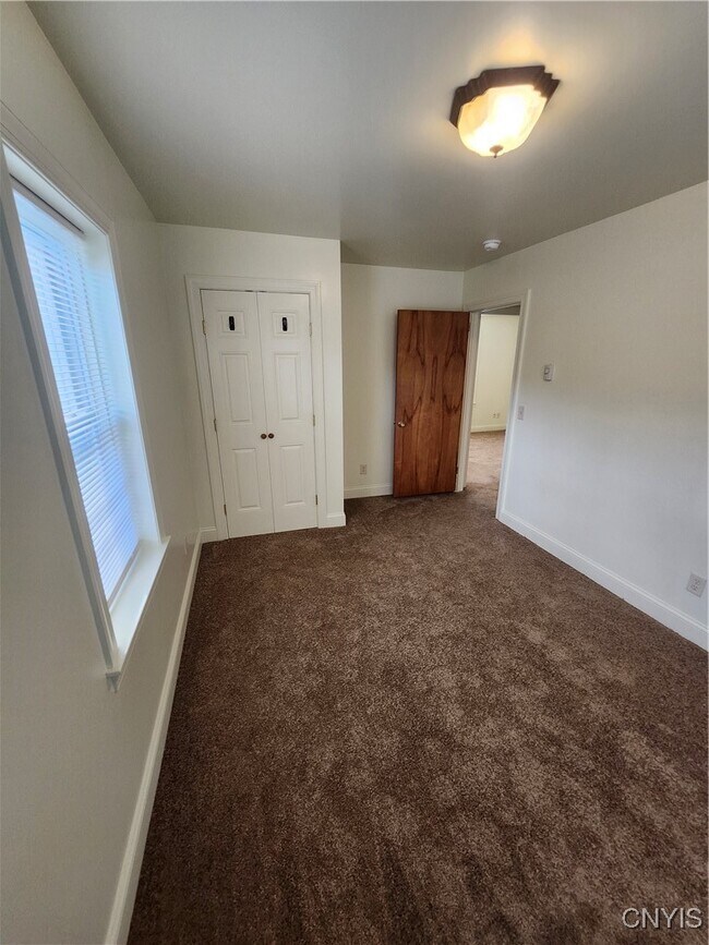 Building Photo - 2 Highland St