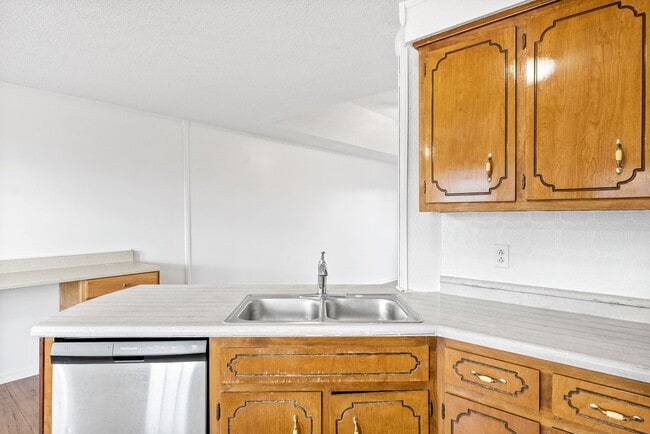 Building Photo - 3 Bed 2 Bath Home Near Post for Rent!