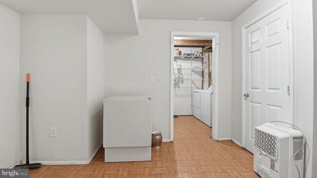 Building Photo - 7821 Fairborn Ct