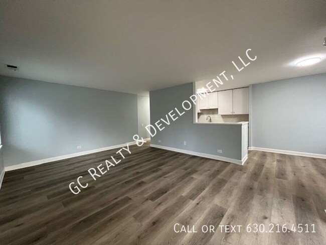 Building Photo - ***2 FREE WEEKS OF RENT! RENOVATED 2 BDRM ...