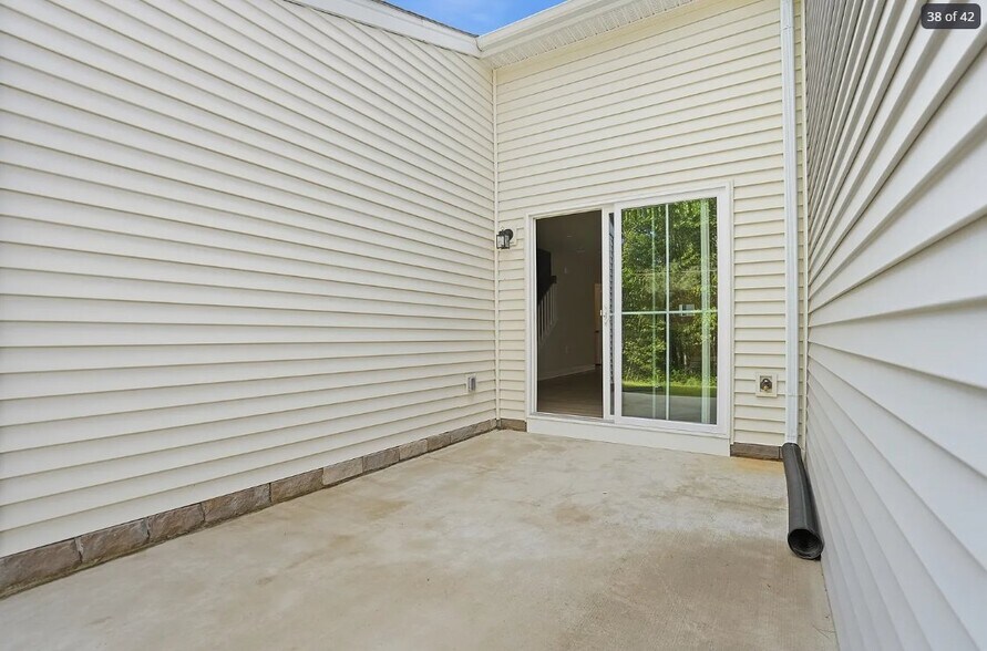 Building Photo - 2264 Palm Ct