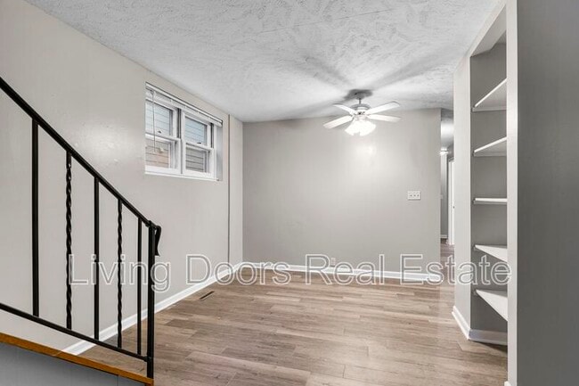 Building Photo - 348 S 5th St