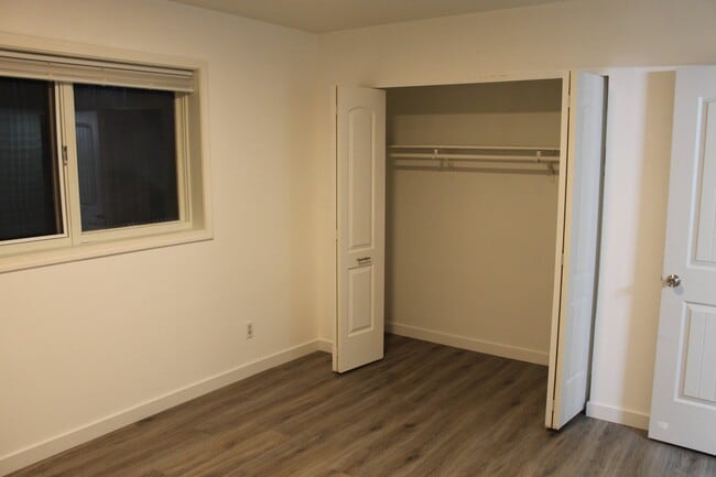 Building Photo - 890 Blind Nick Dr
