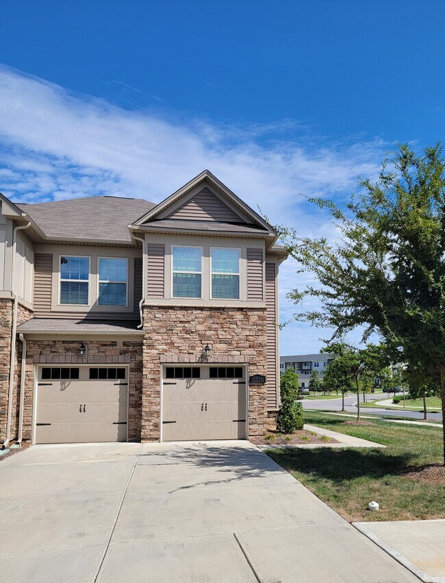 Building Photo - 5806 Clan Maclaine Dr