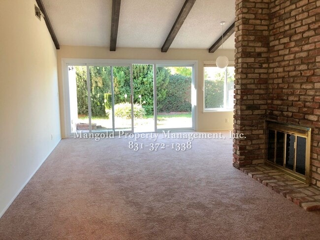 Building Photo - Spacious 3-Bed 2-Bath Home in South Salinas Neighborhood with Large Fenced Yard and Fireplace