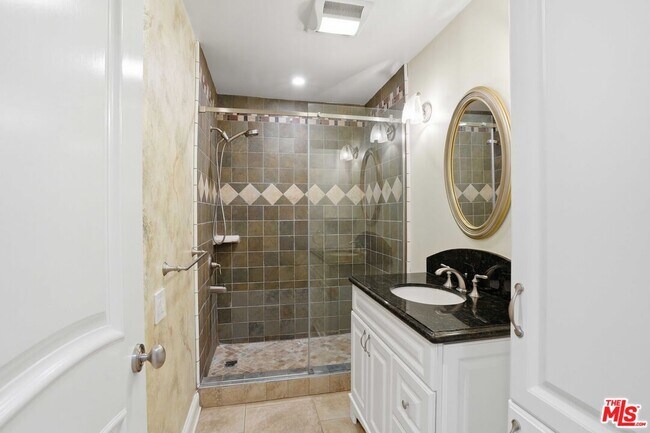 Building Photo - 6646 Franrivers Ave