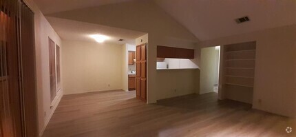 Building Photo - Upstairs Two Bedroom Unit in Fourplex with...