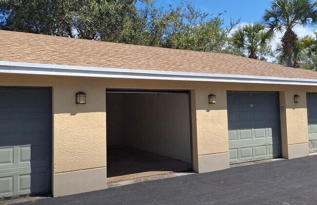 Building Photo - 6565 Emerald Dunes Dr