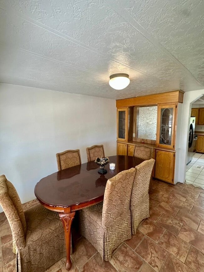 Building Photo - 944 Lucinda Dr