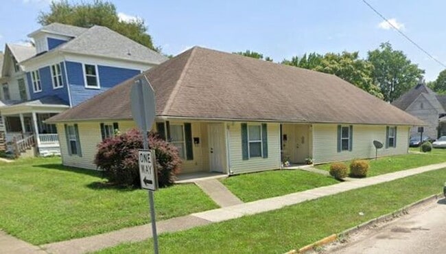 Primary Photo - Open Concept 2 Bedroom Triplex