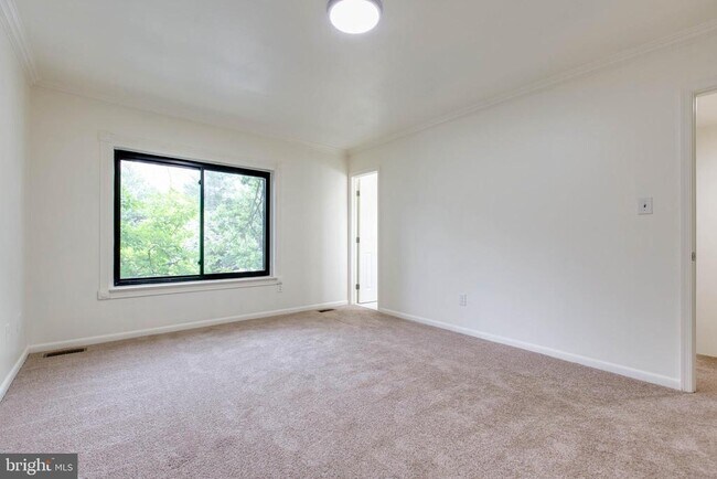 Building Photo - 5461 Enberend Terrace