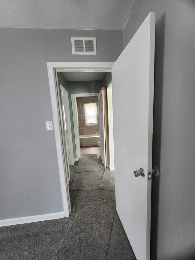 Building Photo - One Level VERY updated Home with (1) Car G...