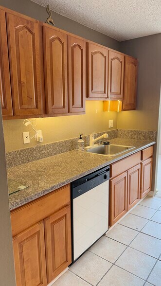 Building Photo - 555 Pierce St