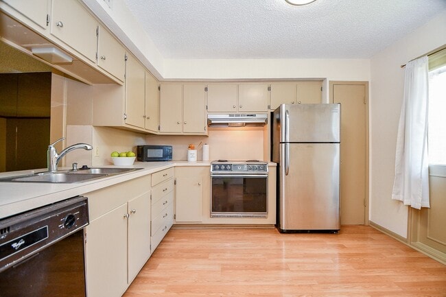 Building Photo - 6533 Bayou Glen Rd