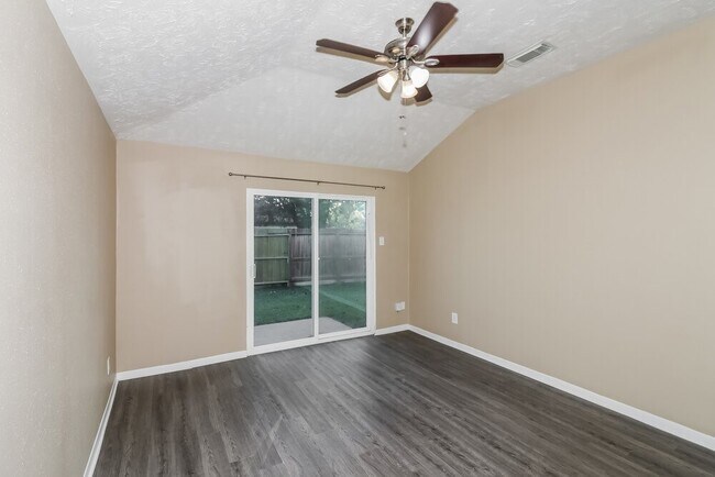 Building Photo - 3425 Benfield Dr