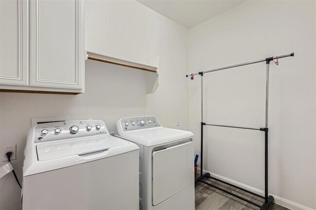 Building Photo - 2225 Sauterne Dr
