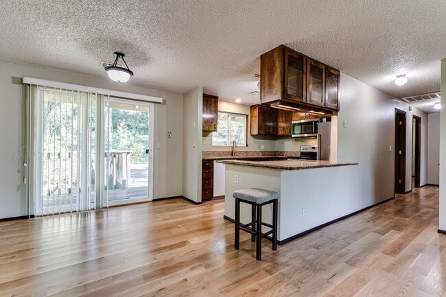 Building Photo - Beautiful 5 bedroom house in South Eugene!