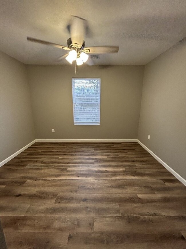 Building Photo - 518 E Monroe St