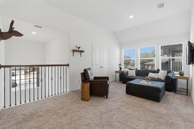 Building Photo - 209 Zamora Xing