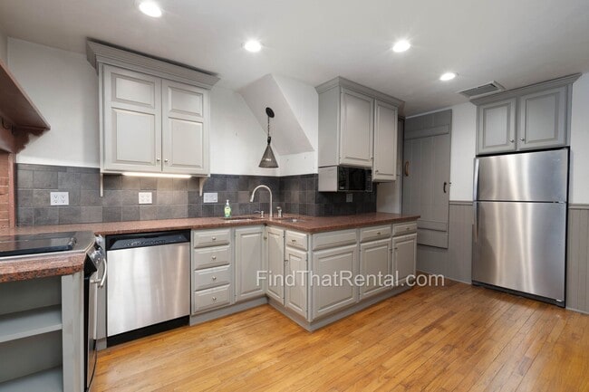 Building Photo - AVAILABLE NOW! Restored historic downtown Carlisle rental with fenced yard, pond, balcony, and ha...