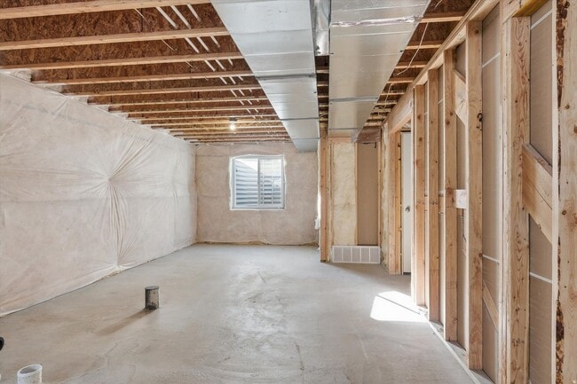 Building Photo - Like-New Rambler in The Village at Fox Meadows | Mountain Views, Pool Community & All Appliances ...