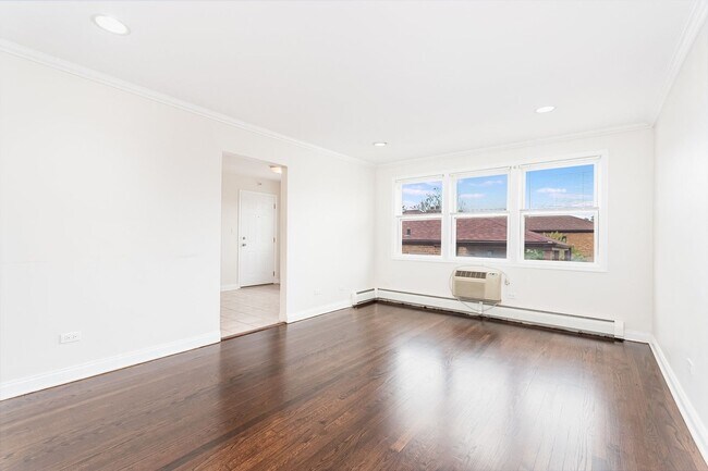Building Photo - Charming 2-bedroom Condo in Skokie