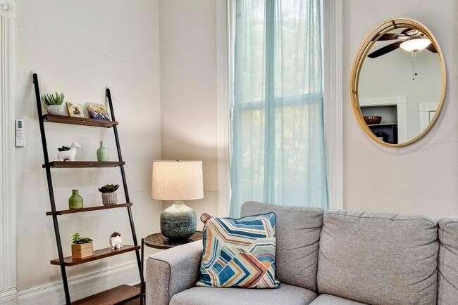 Building Photo - 319 E Courtland Pl