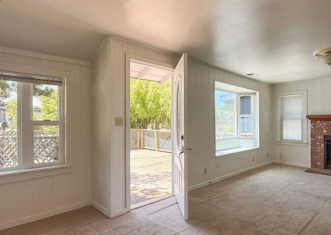 Building Photo - 569 Huntington Rd