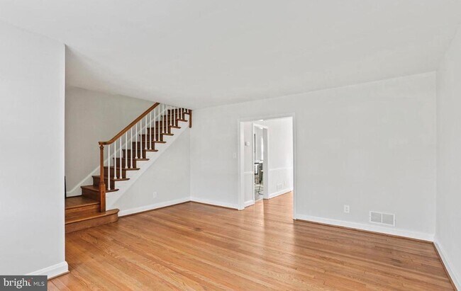 Building Photo - 403 Stratford Rd