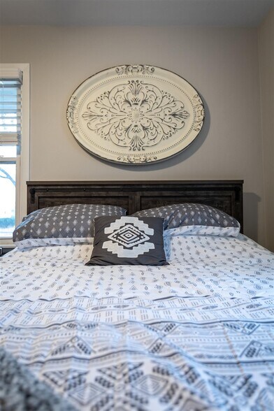 Building Photo - 903 N Gregory St