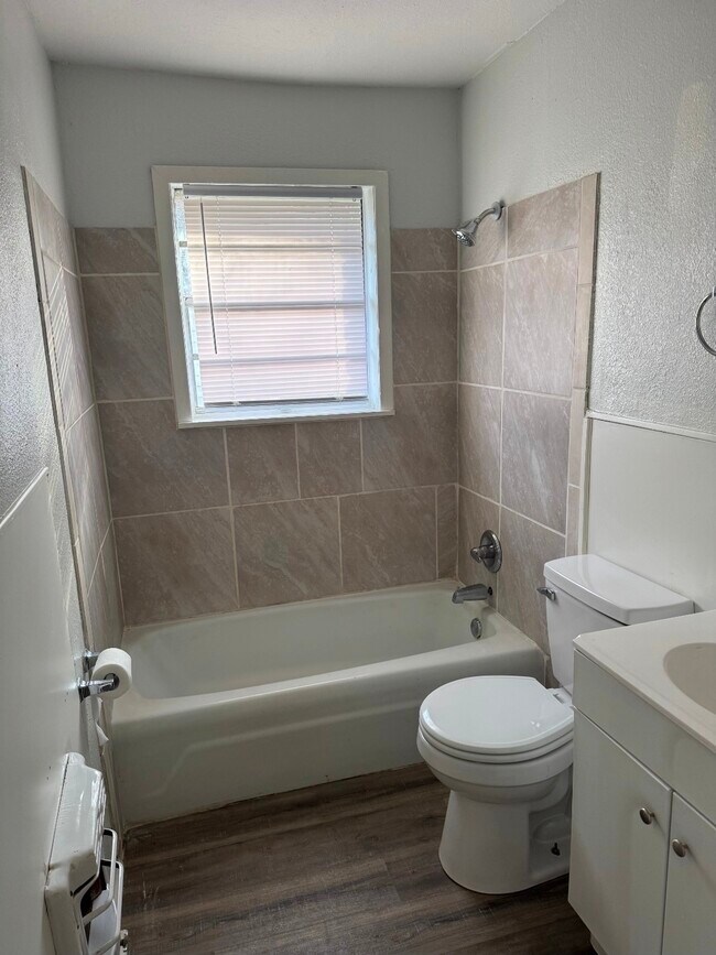 Building Photo - 2662 Carver