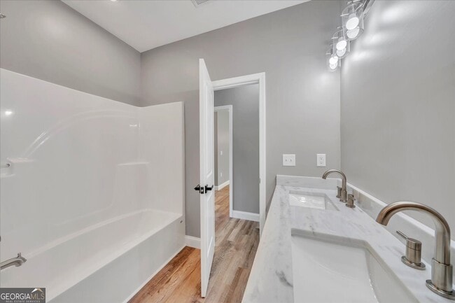 Building Photo - 110 Ryan St