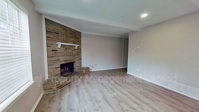 Building Photo - 2902 S Fielder Rd