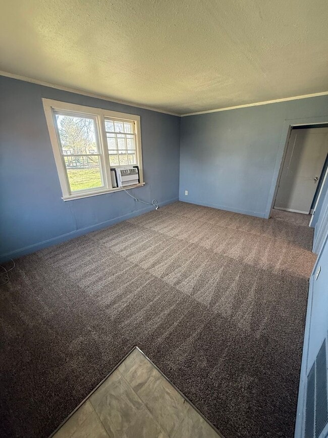 Building Photo - 2BD Pet Friendly Near Trooper Gate