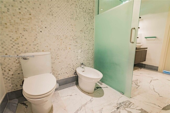 Building Photo - 200 Biscayne Blvd Way