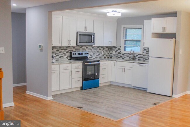 Building Photo - 2122 Elder Dr