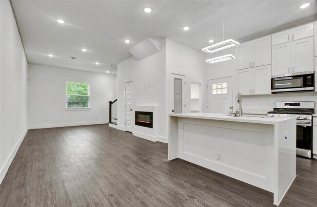 Building Photo - 4512 Brinkley St