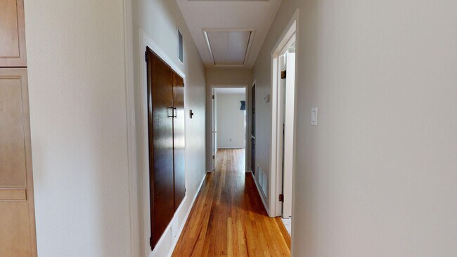 Building Photo - 713 I Ave