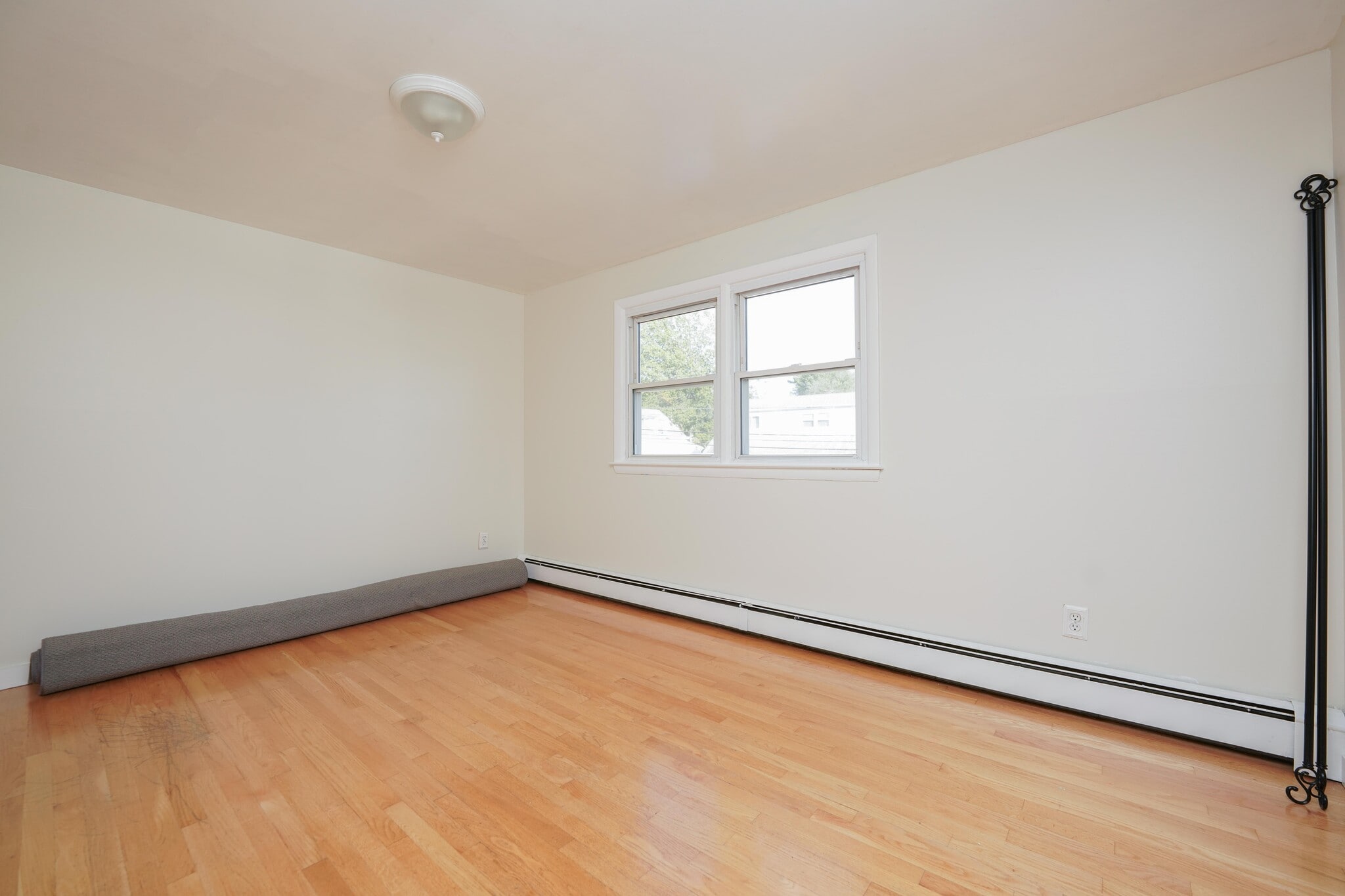 Building Photo - 142 Maple Ave